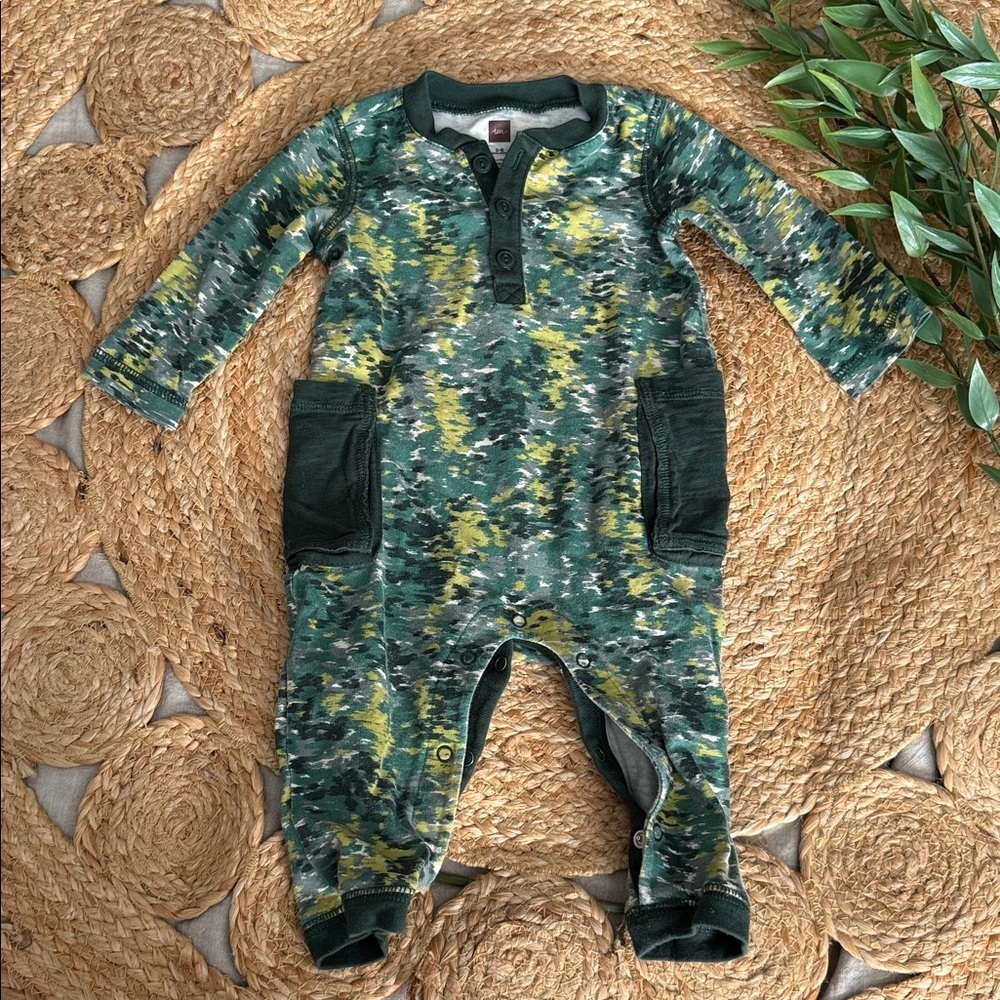 Tea Collection 3-6 months boys oneside footless.‎